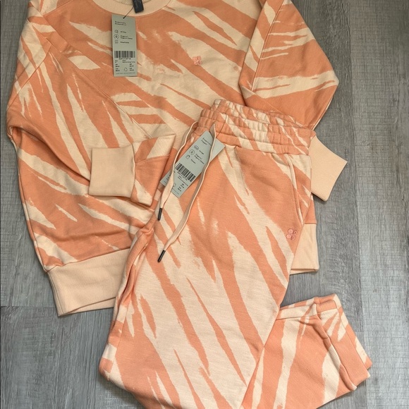 Sweaty Betty Tangerine Track Suit Size Medium Pants And Sweatshirt Set - Picture 2 of 9